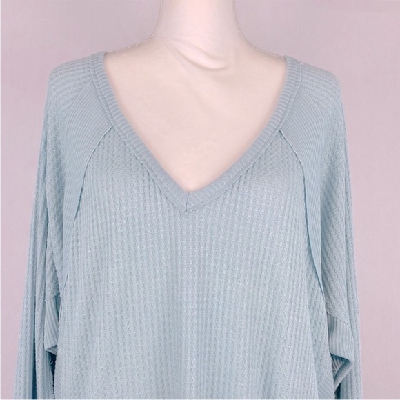 We The Free by Free People Blue Santa Clara V-neck Thermal Shirt. Size Small. - Picture 3 of 15